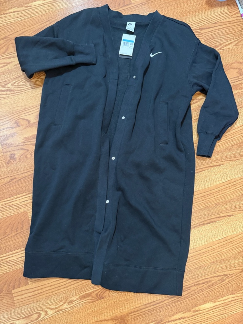 Nike Black Snap-Front Sweatshirt Duster with White Swoosh and two pockets, med